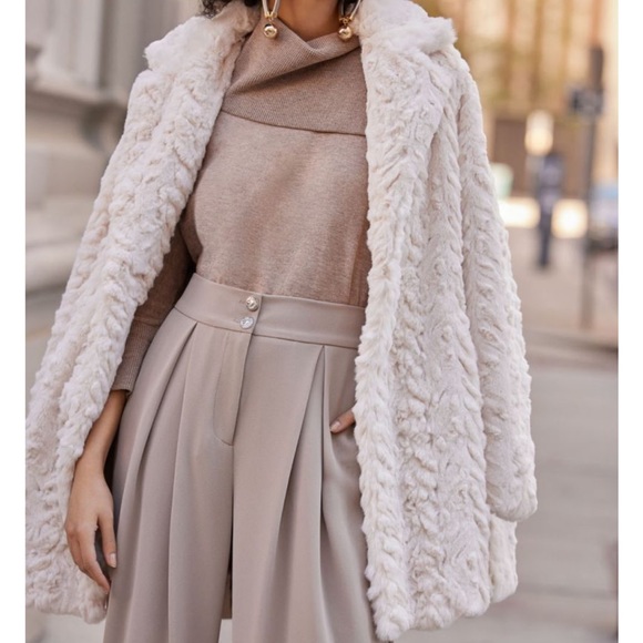 Faux fur coat. - Picture 4 of 4